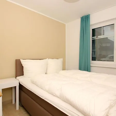 Strandnahe Mit Terrasse, Gratis Nutzung Vom Ahoi Erlebnisbad Und Sauna In Sellin - Rex Rugia 13-3 Lobbe